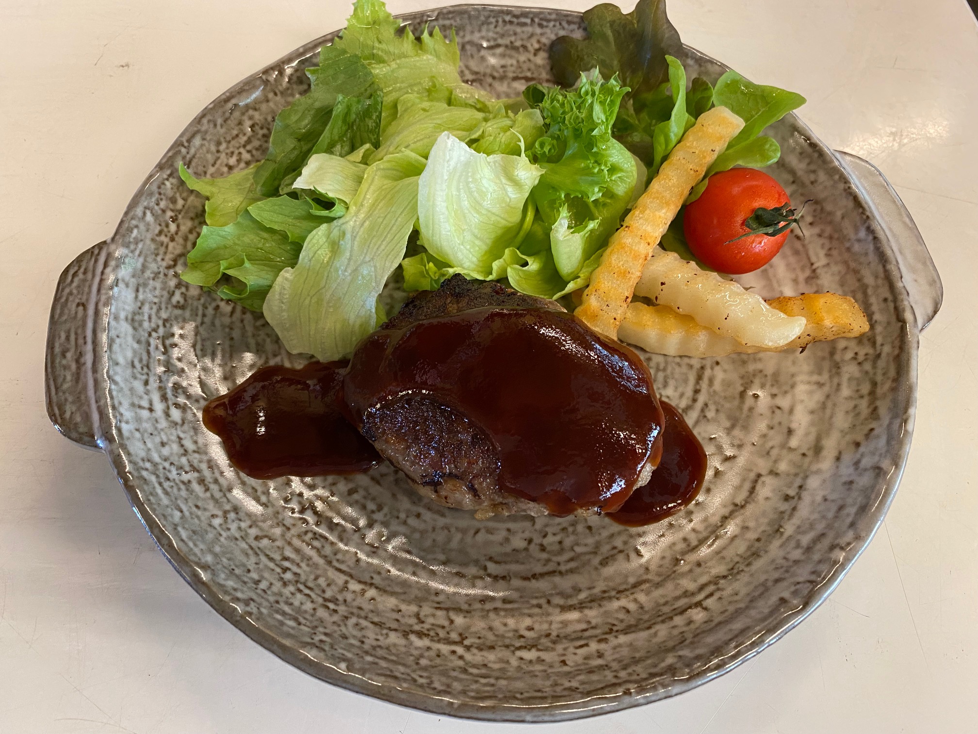 うまと屋の牛肉100％ハンバーグ